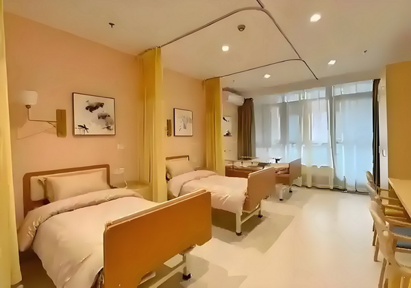 深圳本科应届生落户_活佛王兴夫“点化”140位女信徒，全程不穿衣服，场面失控 全程不穿衣平米总建筑面积2